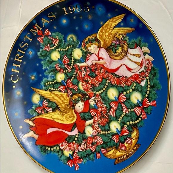1995 Avon Christmas Plate Trimming the Tree Peggy Toole Gold Trim Collectible - Picture 15 of 15